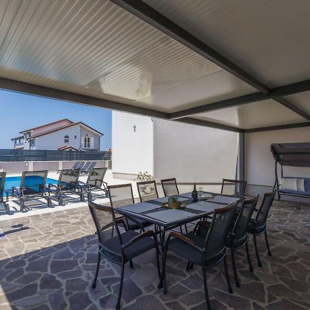 Holiday Home Villa Gocci Kmeti Exterior foto