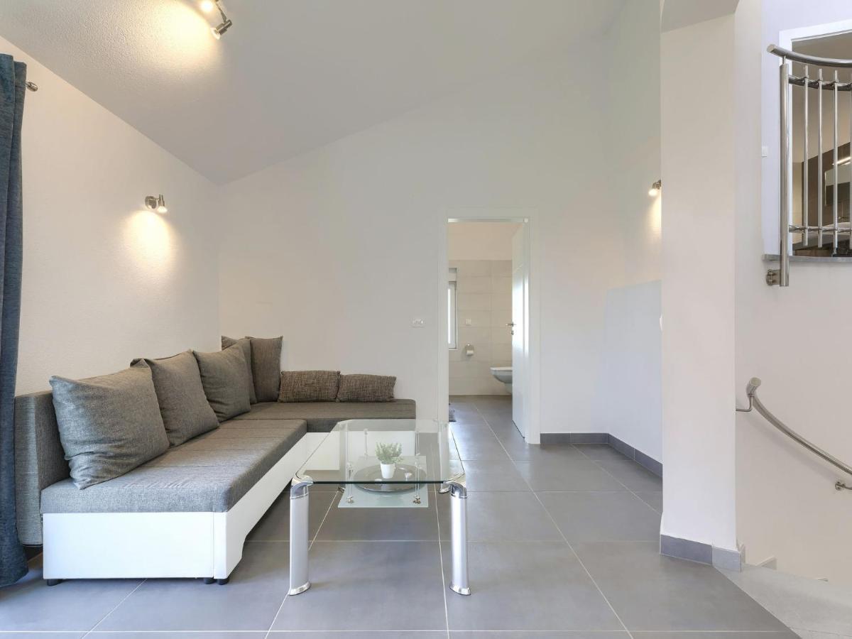 Holiday Home Villa Gocci Kmeti Exterior foto