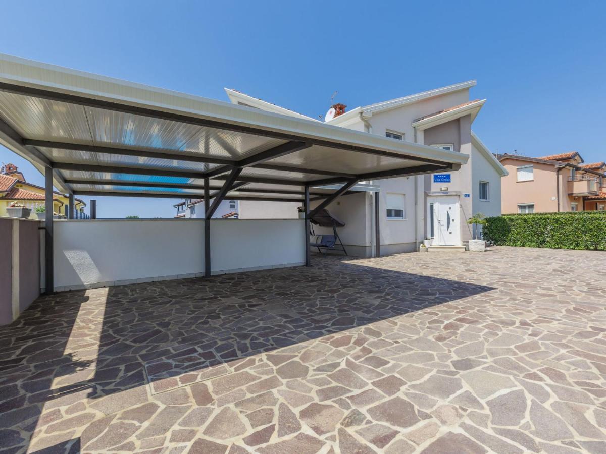 Holiday Home Villa Gocci Kmeti Exterior foto