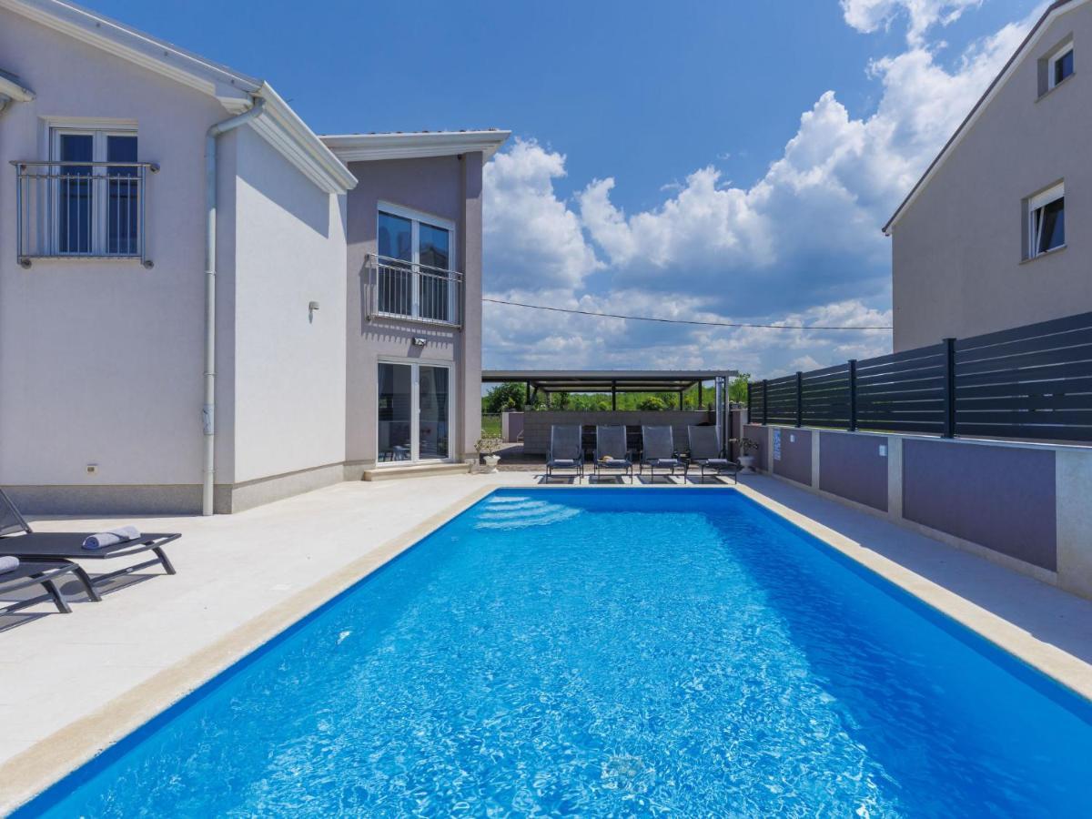 Holiday Home Villa Gocci Kmeti Exterior foto