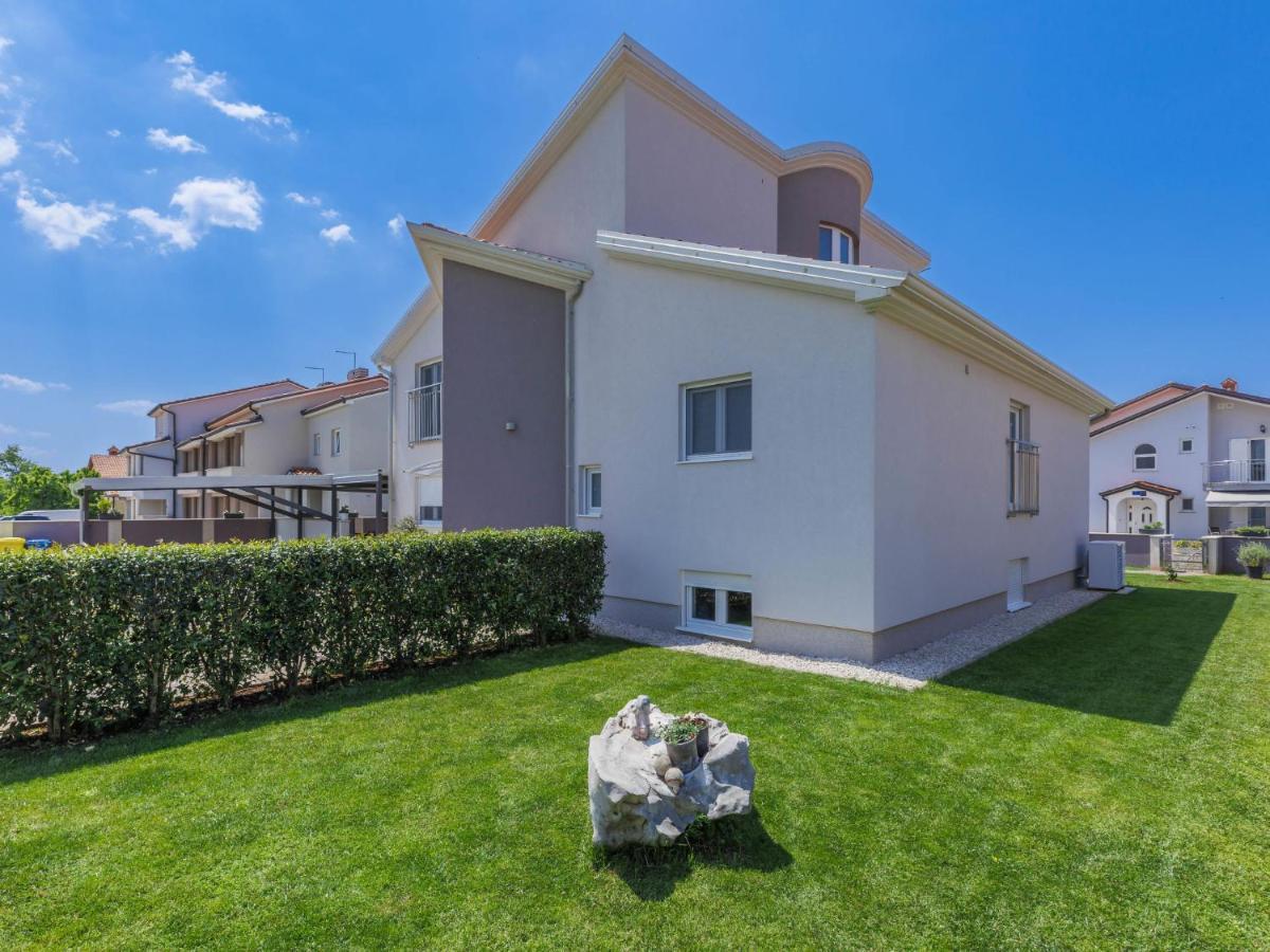 Holiday Home Villa Gocci Kmeti Exterior foto