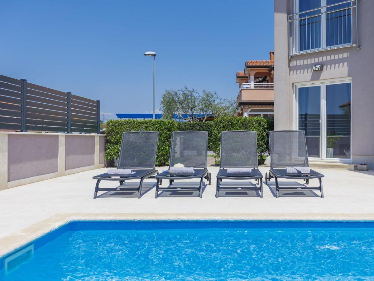 Holiday Home Villa Gocci Kmeti Exterior foto