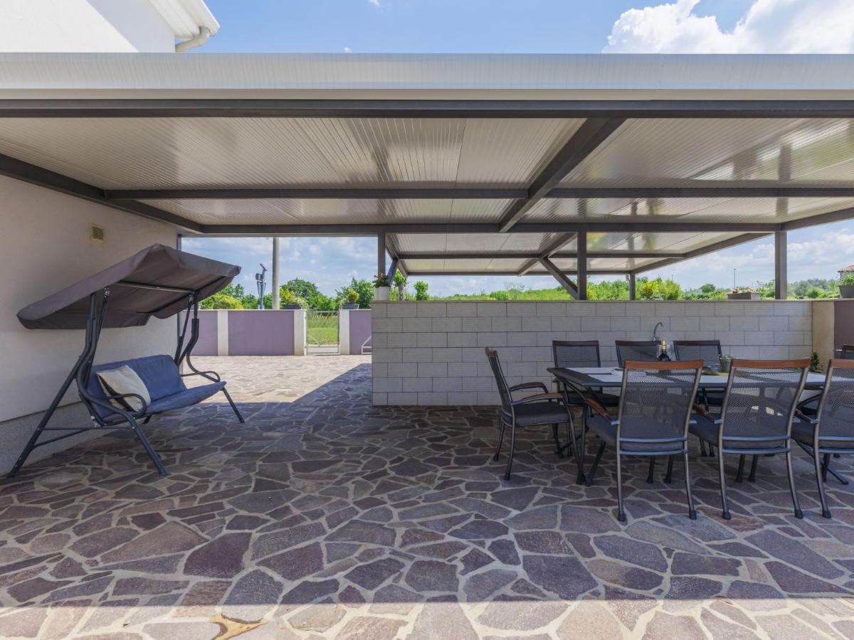 Holiday Home Villa Gocci Kmeti Exterior foto